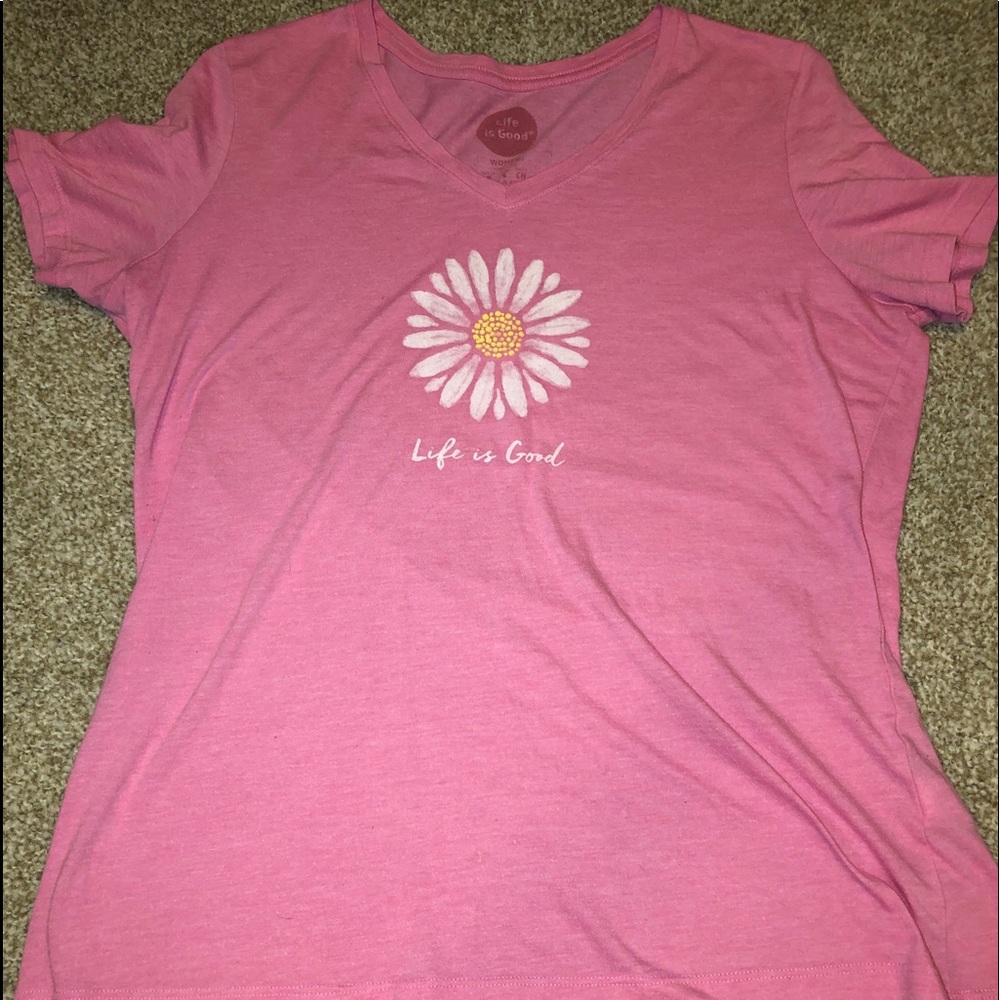 daisy life is good tee! :)🌼💓